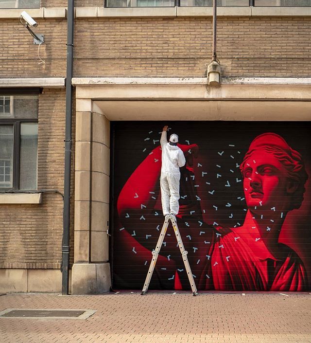 HasseltBruist's tweet image. Een nieuwe mural in de Dokter Willemsstraat in Hasselt. @insane51 is een Griekse graffiti artist uit Athene. Zijn unieke stijl mixt 3D stereoscopie met street art 🔴🔵 Foto: @mathijsbeks #belgium #limburg #hasselt #visithasselt #uitinhasselt #hasseltbr… ift.tt/2HqH4IS