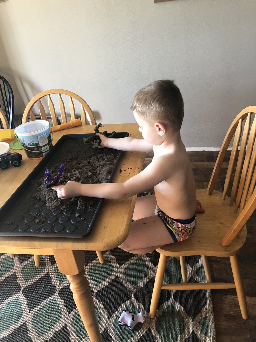 ShellieFields's tweet photo. @ShaundaMohme Me either 😑 #kineticsand is everywhere https://t.co/HyPG7k1g7Z