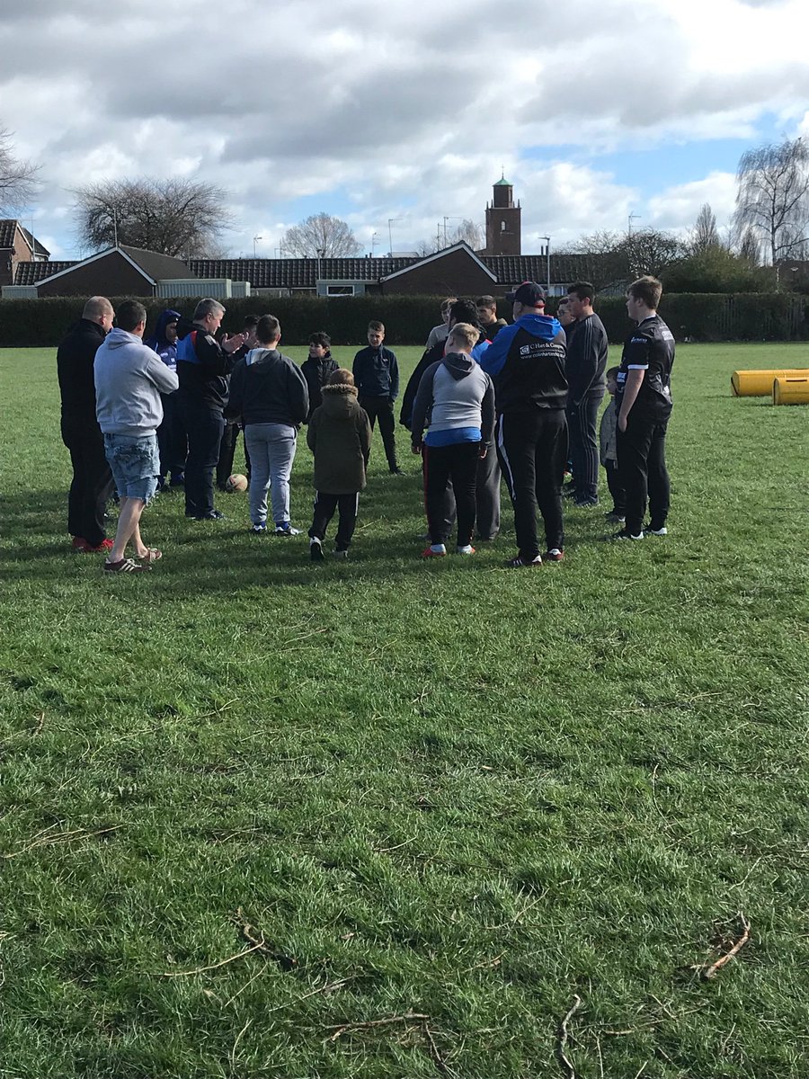 robwillo72's tweet photo. Day 1 for both hull knights youth rugby league training. Great work taffy and Wayne marrow in getting this up and running. Hopefully build into something special🏉👊 https://t.co/IkmtCjP0Lh