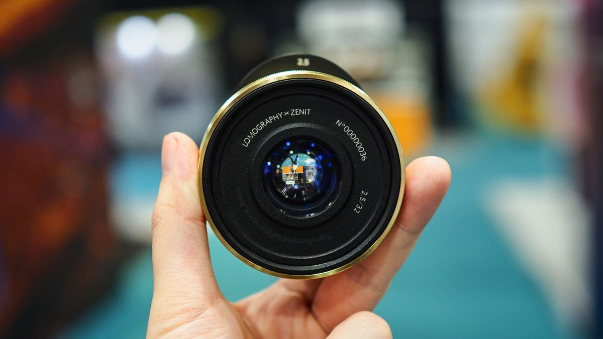 Digital Camera World Lomography Lomogon 2 5 32 Art Lens Debuts At Tps T Co P2fo1ojvyt