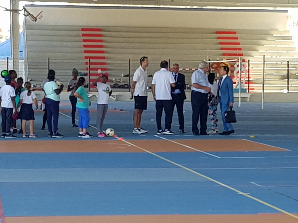 La semaine du handicap a été l'occasion d'offrir une matinée sportive aux 7 classes ULIS de Saint-Martin. Bravo aux participants et merci  à la COM, aux partenaires sportifs et à Mr le Recteur <a href="/MostafaFourar/">Mostafa Fourar</a> pour sa visite et son soutien! <a href="/usepnationale/">USEP nationale</a> <a href="/UsepGuadeloupe/">usep guadeloupe</a> <a href="/mentis97/">Andy</a>