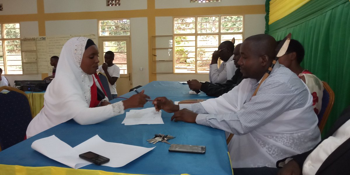 RugandoCell's tweet photo. Intore ziri kurugerero zabukereye gususurutsa abitabiriye igitaramo. #RwOT #Imihigo #Kimihurura #Rugando @NICrwanda @CityofKigali @rnkaka https://t.co/bTk4BdSqXv