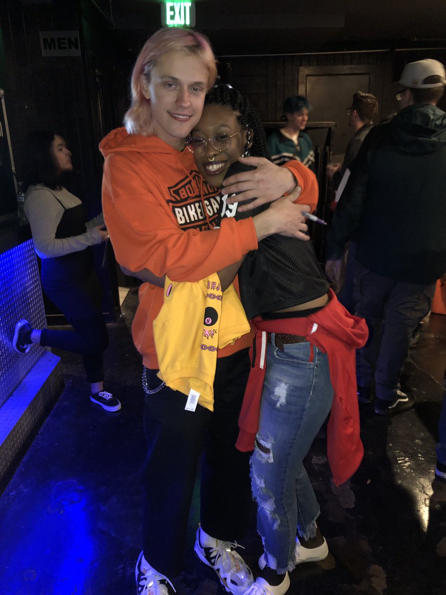 zariarejean's tweet photo. My heart= full. Third time’s a charm #hotflashheatwave #boyo https://t.co/7ewrWlvFCX
