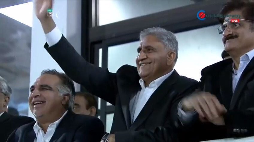 Koi poochay tou kehna BAJWA aaya tha.