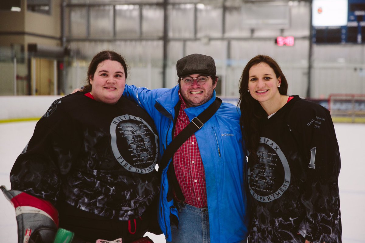 ReprtrPatHealey's tweet photo. Got a post #BarhoFamily hockey day photo w Sophie Lavery-Grant of #ElmsdaleNS n Canadian Olympian @jill_saulnier yesterday. Thanks @DustinHallPhoto for taking the pic. #EastHants #FallRiverNS #Halifax https://t.co/qjR1Ie6Z15