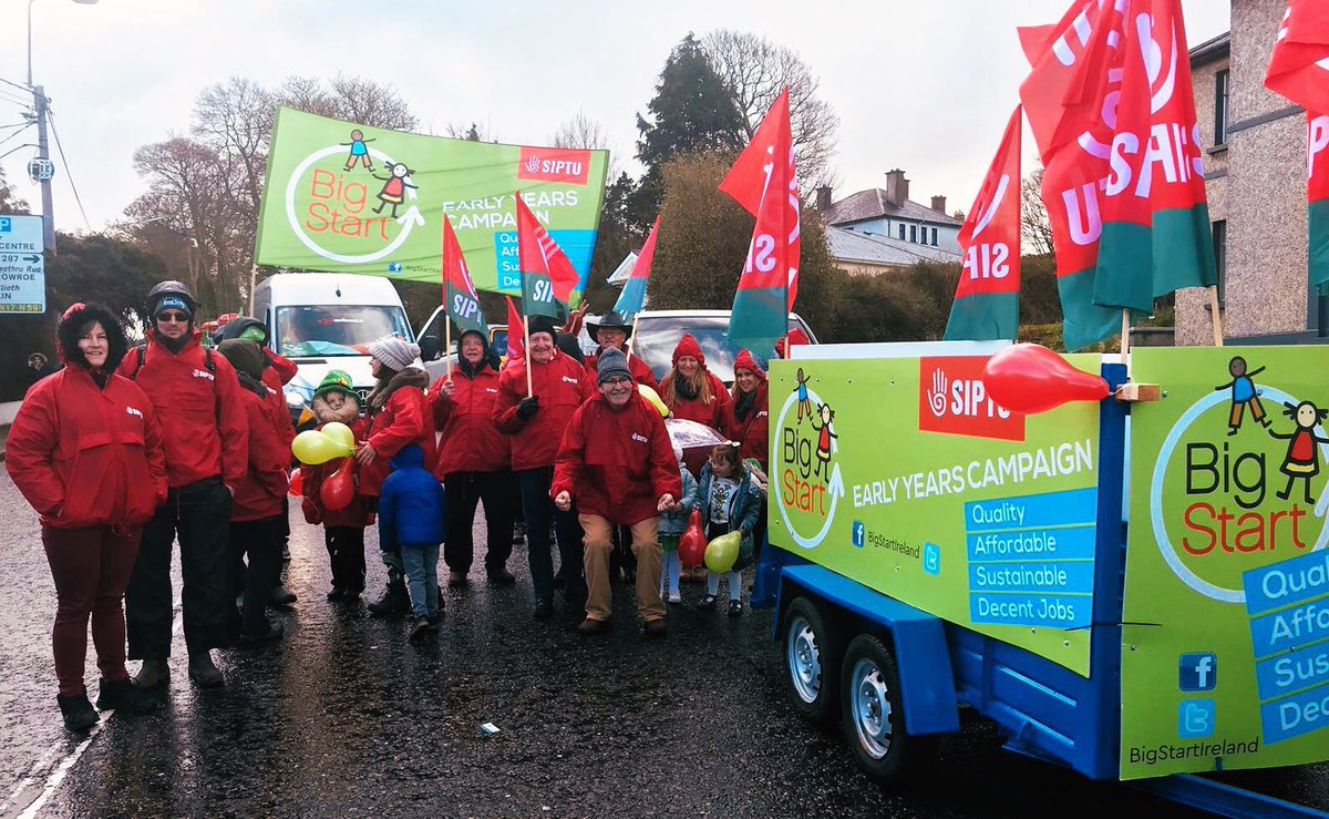EarlyYearsUnion's tweet photo. It wouldn’t be St Patrick’s day without a little rain, but that didn’t dampen the spirits of @SIPTU and @BigStartIreland activists at the #Sligo parade #OurSIPTU https://t.co/uIxkLUrO6e