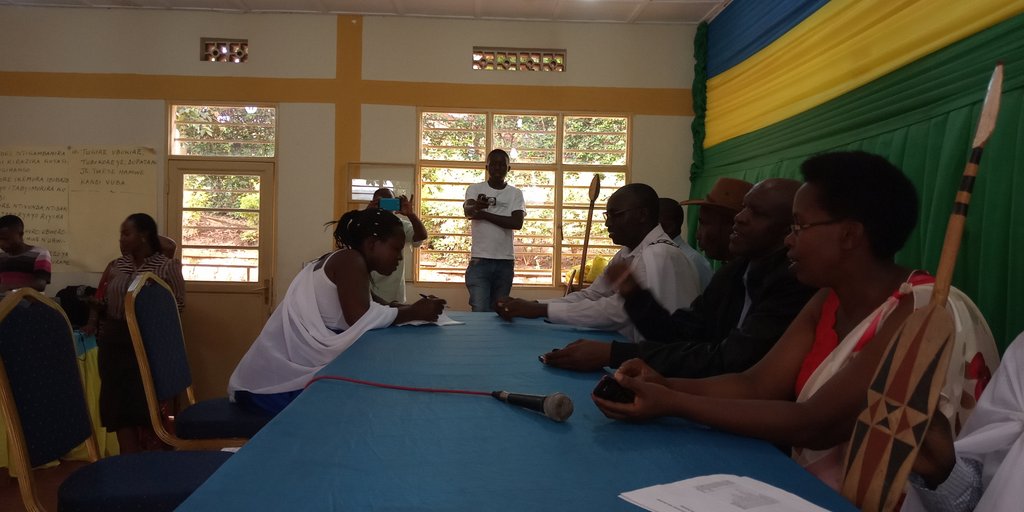 RugandoCell's tweet photo. Intore yo ku Umukondo ishinzwe Urugerero rw' Amasibo mu midugudu zisinyana #Imihigo n' #Abatwarasibo @pastorsalton @Gasabo_District @NICrwanda @JohnMirenge @rnkaka @Bamporikie @SamMandela https://t.co/MoGILEDnfx