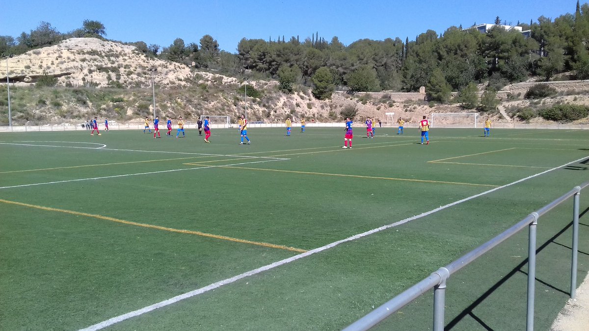 Avui s'ha estrenat la gespa artificial del camp anex del Mpal de Roquetes. Amb victoria del Roquetenc 2-0 vs l'Alcanar