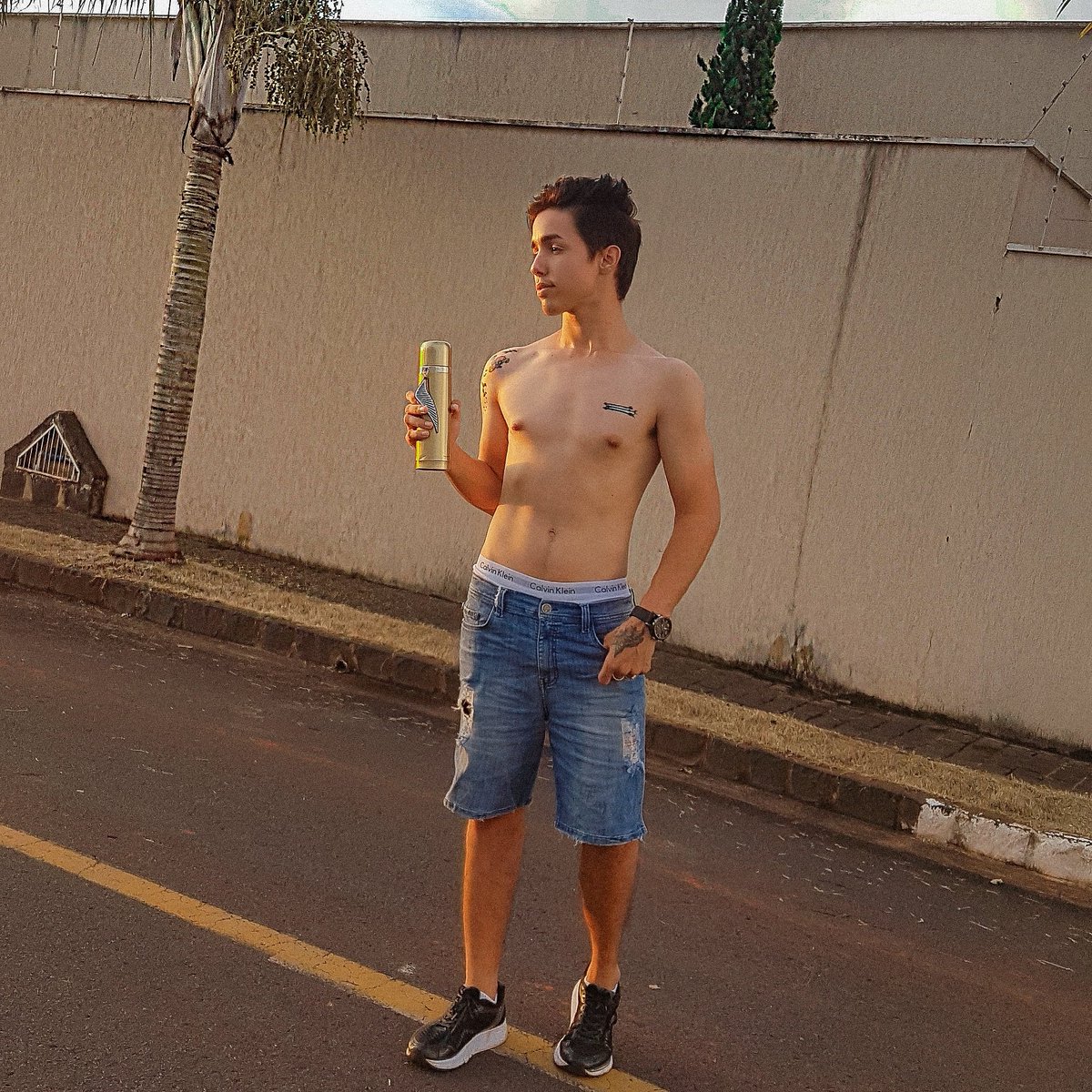 LucasAndradesss's tweet photo. Sorria sem câmera , converse sem celular, ajude sem platéia, ame sem condições ✌🏻✨ https://t.co/39y5GQQZok