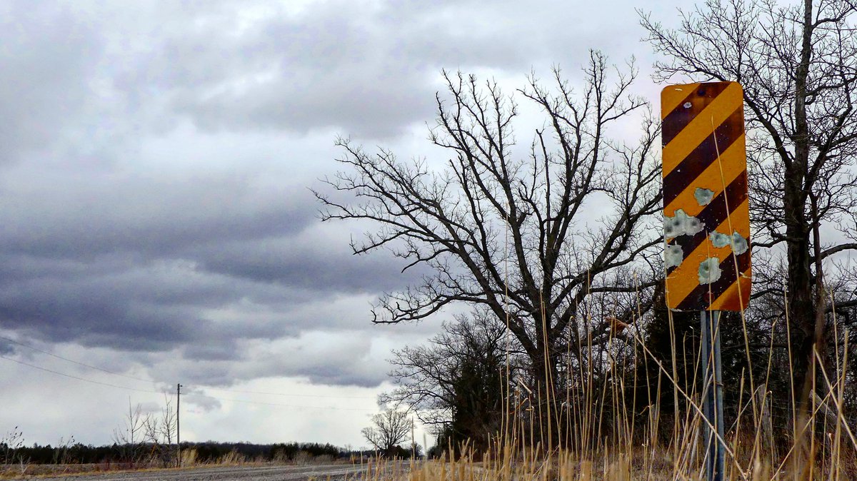 TNO_TV's tweet photo. How far out of the City is far enough?  Far enough so that the street signs have bullet holes.
#DirtRoadCruising #DirtRoad #Country #CountyRoad #OntarioOutdoors #WhatGetsYouOutdoors #WhatGetsYouOutside #BeyondCityLimits #Photography #CountryPhotography #Lumix #FZ300 #TNO_TV https://t.co/GcDh0xFDoG
