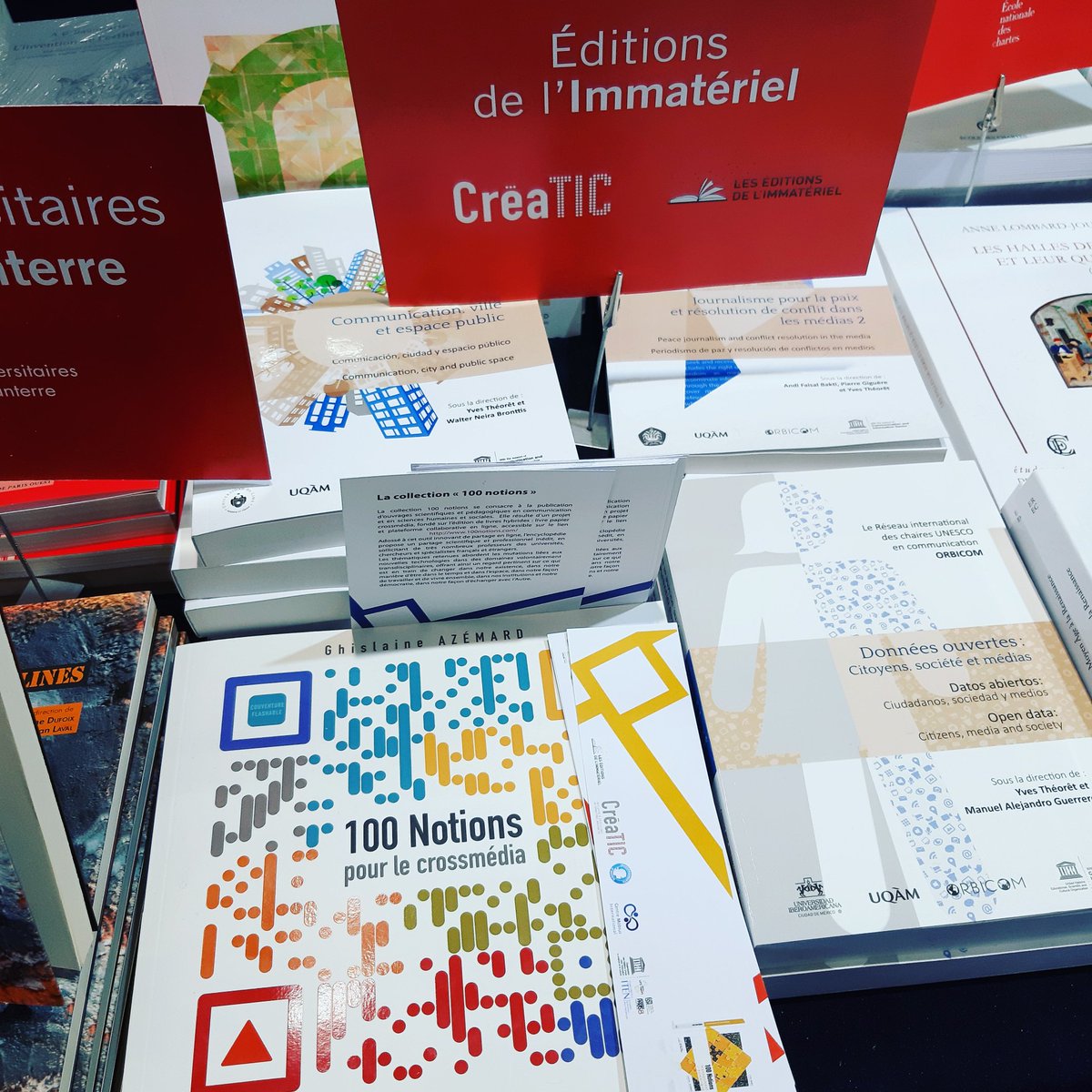 IDEFICreaTIC's tweet photo. #CréaTIC actuellement sur le @Salondulivre sur le stand L60 retrouvera la @FondationMSH le jeudi 4 avril à 18h pour une table ronde autour de la collection des #100Notions #livrehybride #numérique https://t.co/4xG7Z048sb