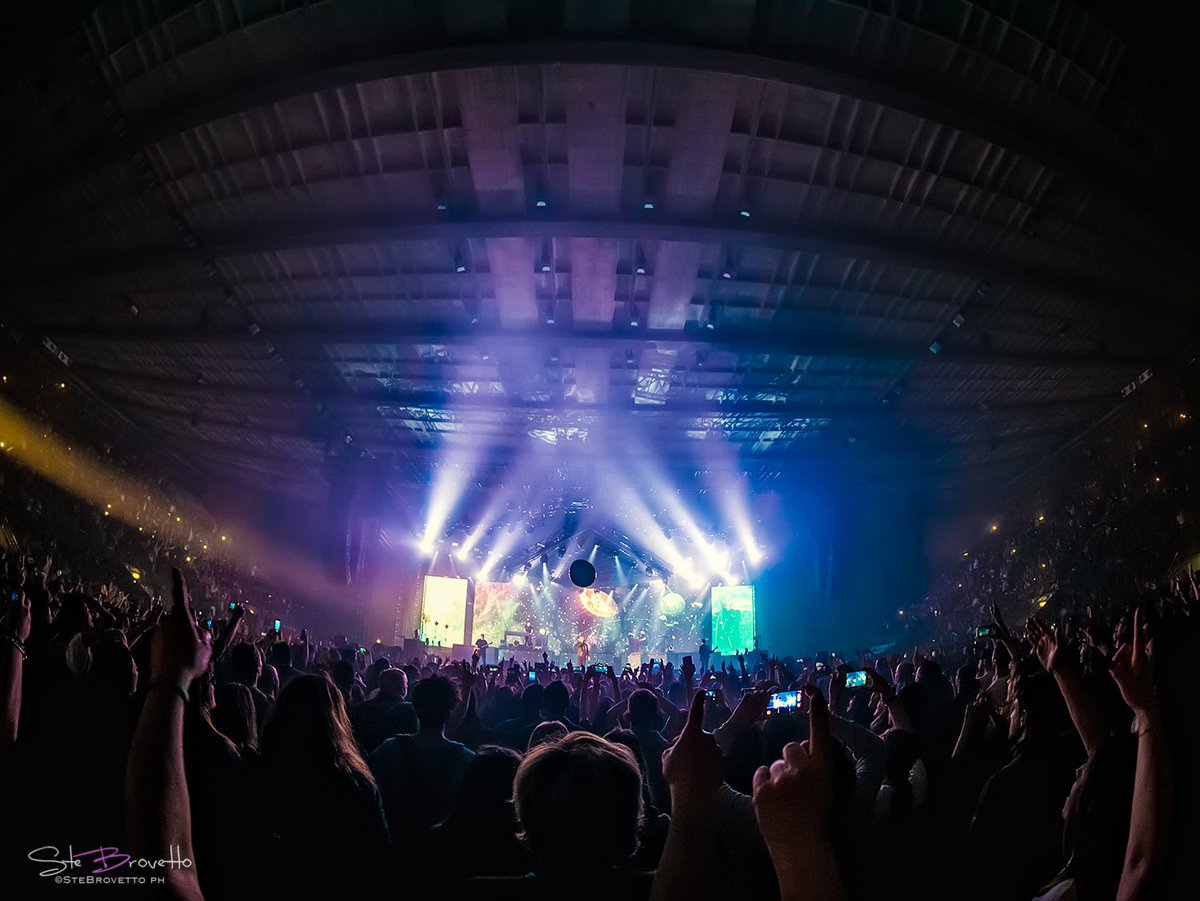 Nel risveglio di domenica
Nell'attesa di una festa...

#Reggio è la notte di una fantastica #luna <a href="/Negramaro/">negramaro</a> per te!

#AmoreCheTorni #negramaroindoor2019 #MiBasta