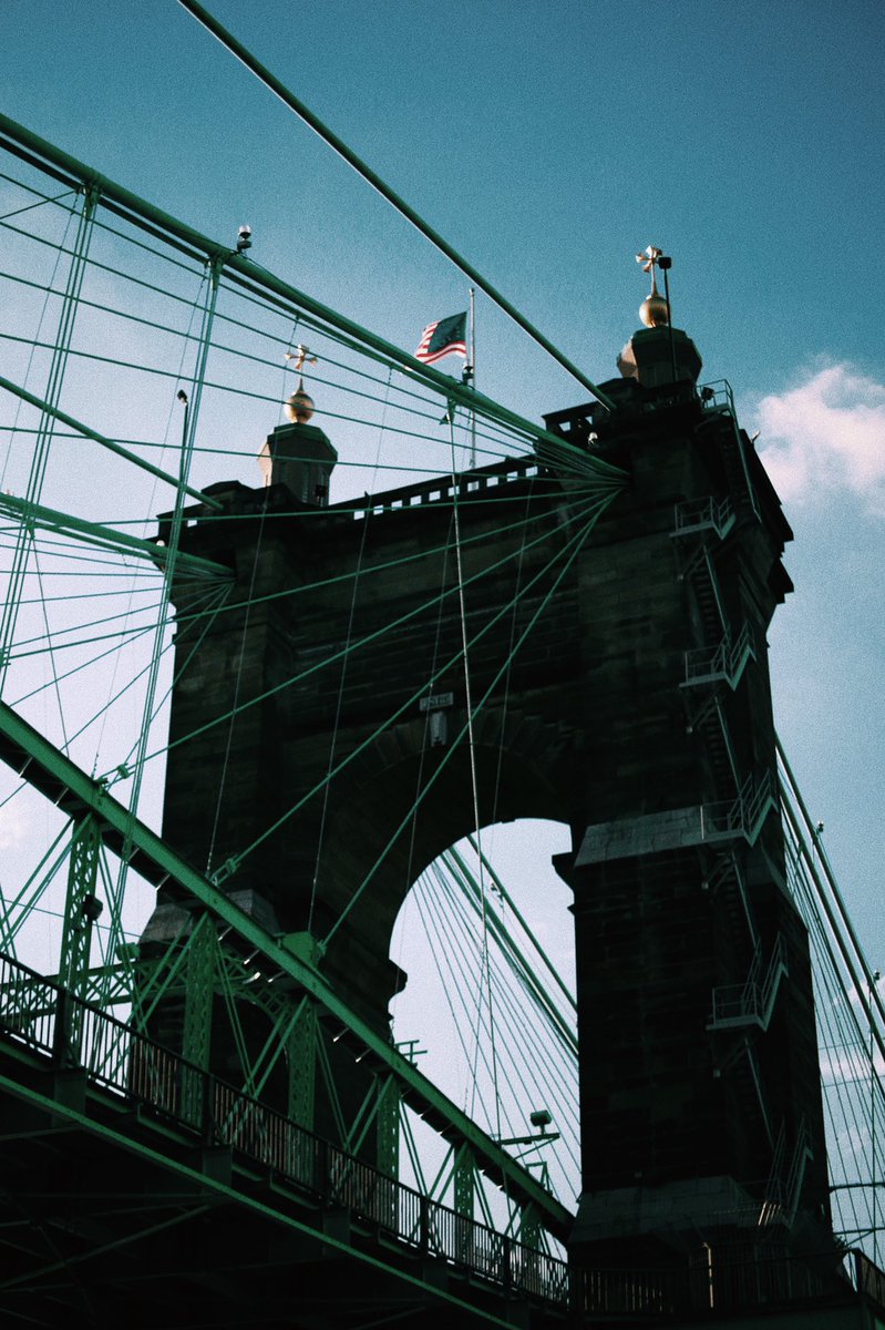 RoeblingRunners's tweet photo. Legend has it that the Roebling used to be painted green
🍀🍀🍀🍀
Happy St. Patrick’s Day!
#roeblingbridge #cincinnati #stpatricksday #singthequeencity https://t.co/NocjmWgi2B
