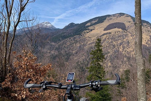 spusavec's tweet photo. The trail ends here

#mountains #mountainbiking #cycling #sports #outdoors #nature #igslovenia #slovenia #ifeelslovenia  #gorenjska #landscape  #picturesque #genius710 #emtb #scottgenius #geniuseride #jakobnadpreddvorom #svjakob #mtb #shimanoebike #predd… https://t.co/MzoV4VdpW0 https://t.co/GZ7N6wuqLZ