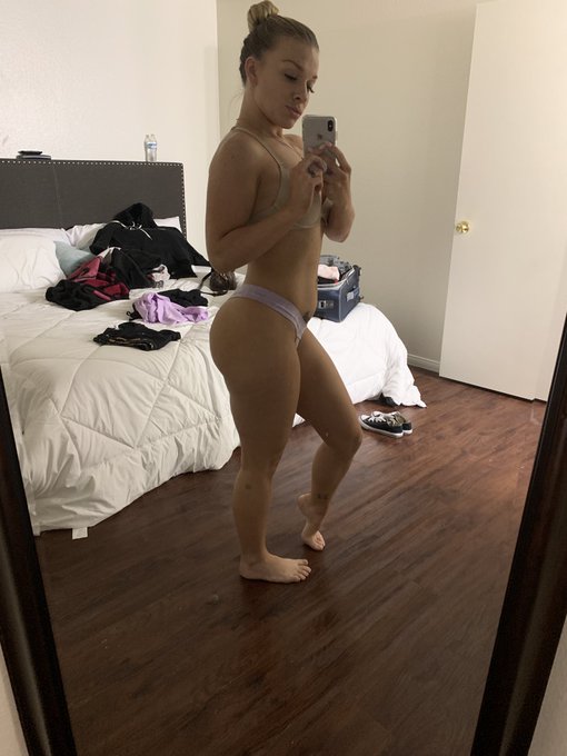 Packing this morning! Had to stop to take a selfie 😝 https://t.co/N280LDM3oU<a href="/tag/assfordays"class="tags"><span>#assfordays</span></a><a href="/tag/bootylovers"class="tags"><span>#bootylovers</span></a>