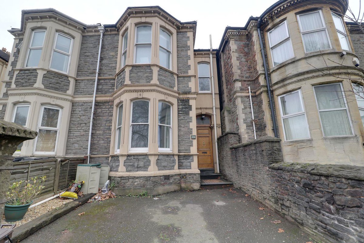 FishpondsHaart's tweet photo. Four bedroom end terraced property located opposite Eastville Park and within walking distance to Fishponds high street as well as Eastgate Retail park. The property is within a stones throw away from the Bristol Bath cycle path.

https://t.co/evn09SLxfz https://t.co/89KR5j2Wju