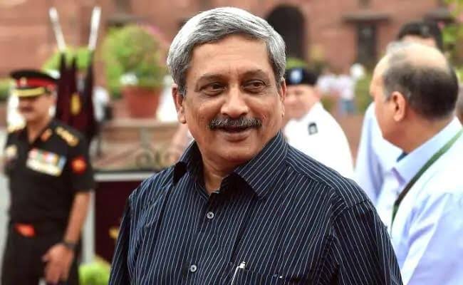 dineshdasa1's tweet photo. Why noble soul leaves this planet so early ? An IITian always walking with chappal and trademark half-sleeved shirt was epitome of commitment, dedication, simplicity and highest integrity. Irreparable loss to the public life of country. Respect #ManoharParrikar Ji. Om Shanti...!! https://t.co/YyiKeJaaWq