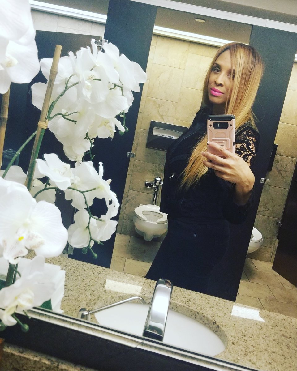 IamLyricHawkins's tweet photo. Sometimes an after church selfie is all I need! #LyricHawkins
⭐
⭐
⭐
#SerialEntrepreneur #Rockstar360 #LifeAndTimes360 #FemaleEntrepreneur #BrandingLikeARockstar #RockOutOrStayHome #CreateYourOwnHype #RockstarOnTheMove #PersonalBranding #Media https://t.co/WiOjGz5E6E