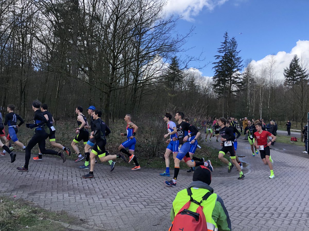 AchterTNet's tweet photo. Straks vanuit @tvhrunbikerun van @TVHilversum Met: Wilco Dekker over z’n Mount Everest expeditie voor @AzG_nl &amp; @AlmereCityFC directeur John Bes, Julie &amp; Maarten van de Pas over 25 jr judoschool Ryu ‘t Gooi &amp; Rafael den Hartog over zn nieuwe Zeilschool Muiderberg @WSCMuiderberg https://t.co/WDarCbegLK