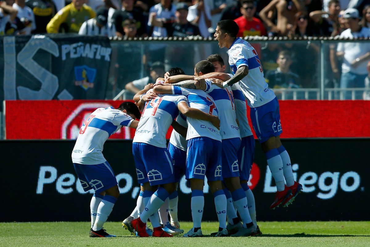xpressmedia_cl's tweet photo. @CruzadosSADP gana 1-0 a @ColoColo al cabo del primer tiempo en el Estadio Monumental.

Galería en https://t.co/P9aSHNjqC6

#colocolo #cacique #albo #popular #ucatolica #catolica #cruzados #universidadcatolica #clasico
 #anfp #campeonato2019 #campeonatoafpplanvital https://t.co/tm6DCzb52f