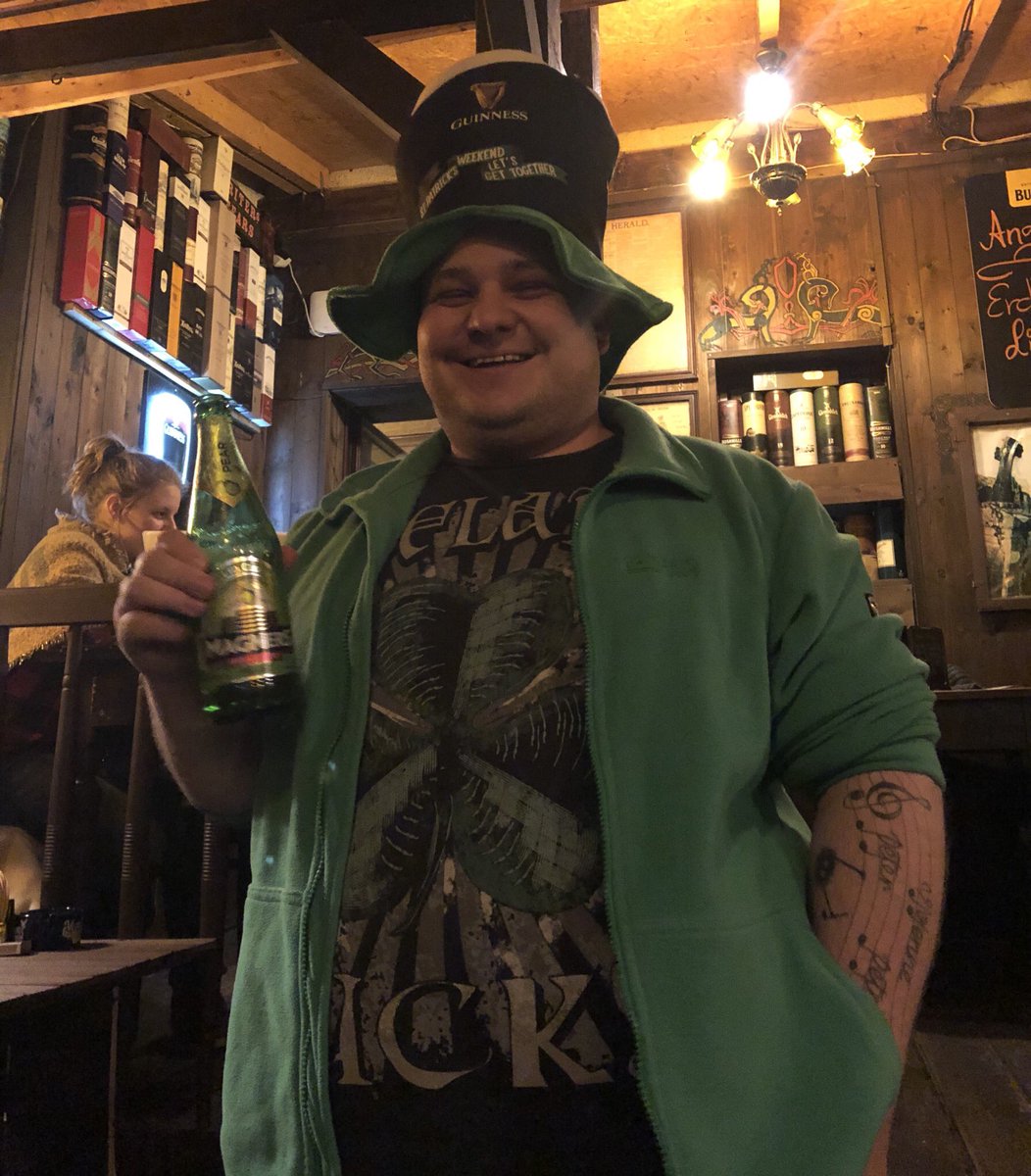 Raserball's tweet photo. St. Patricks Day 2019 💚🇨🇮☘️
#StPatrickDay #StPaddysDay #StPatricksDay #leipzig #McCormacks #Irish #Pub https://t.co/sqBCN5foLu
