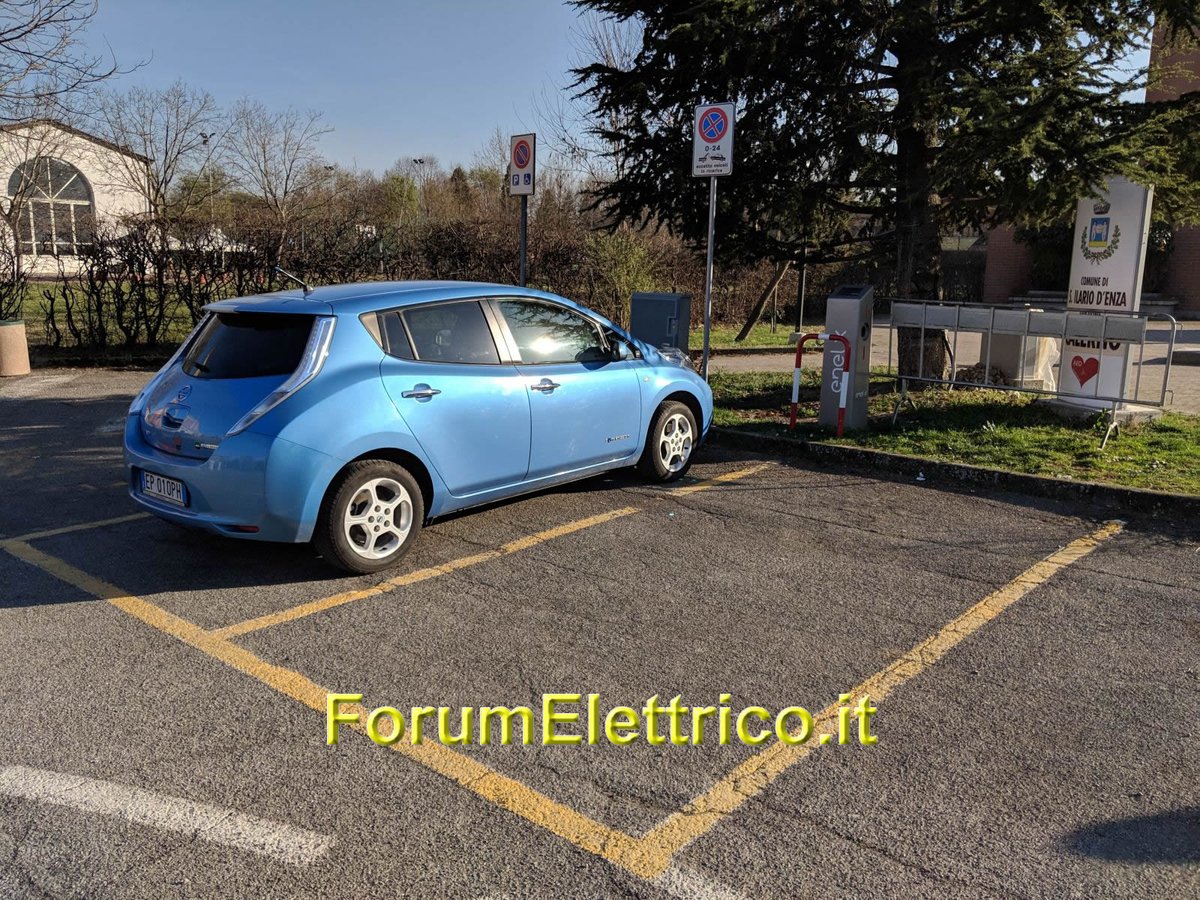 forumelettrico's tweet photo. La nuova Colonnina Enel X 22 da kW ubicata nel parcheggio della Parrocchia di Calerno: quando attiva spezzerà la tratta che collega Reggio Emilia a Sant'Ilario d'Enza https://t.co/25qq2WtVcj #ReggioEmilia #Calerno #StazioneDiRicaricaPerVeicoliElettrici https://t.co/CS9au9t3XC