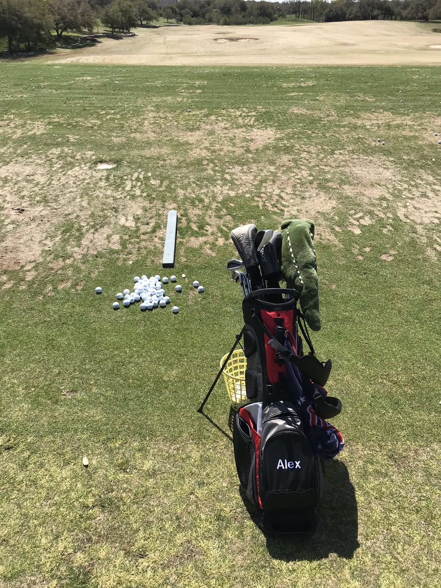 courseoflife1's tweet photo. Perfect Sunday at the range debuting the new Izzo Lite Stand Bag @TheSwamination! Ready to roll in style and kickstart this golf season ⛳️ #izzogolf #courseoflife #ad https://t.co/IlPTpvpA8Y