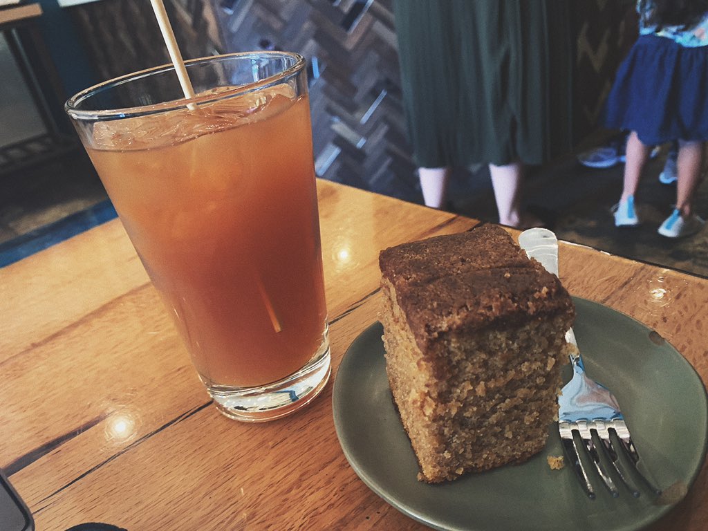 gabyzun's tweet photo. Writing break 😌 https://t.co/Zyth1aP4WK