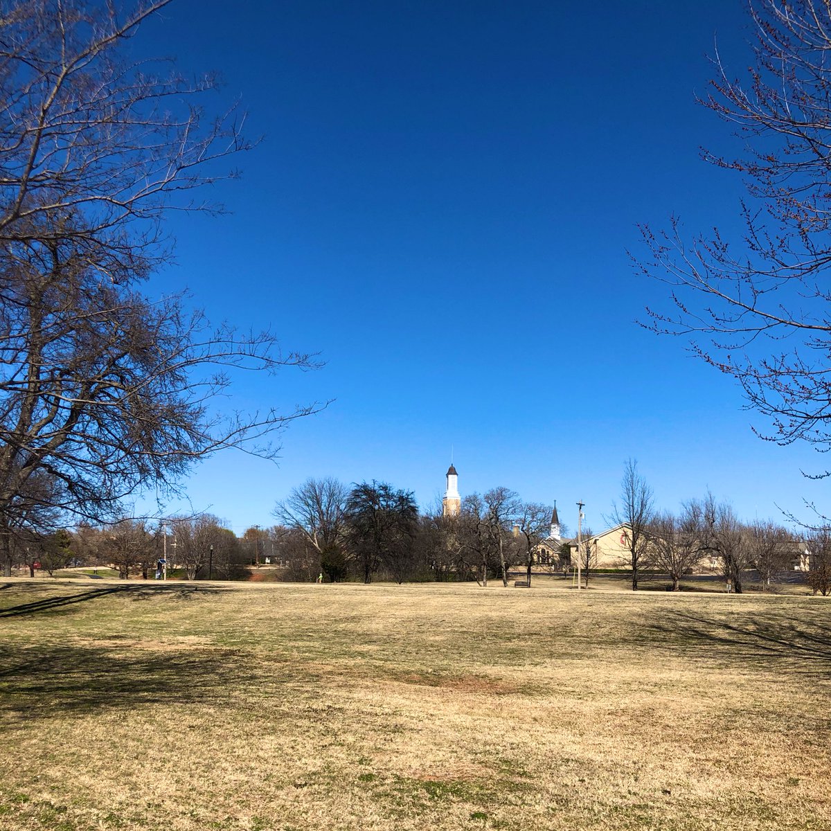 Aewton's tweet photo. Canβt beat todayβs weather, 70 degrees, big blue skies & BEAUTIFUL SUNSHINE!!! ππ»βοΈβοΈβοΈβοΈπ€Έπ»ββοΈπββοΈπ§πΌββοΈ ππ #HappyStPatricks #soakingupthatvitaminD #tworuns #detox #getfit #lovingit π https://t.co/rLrtsPX0UC