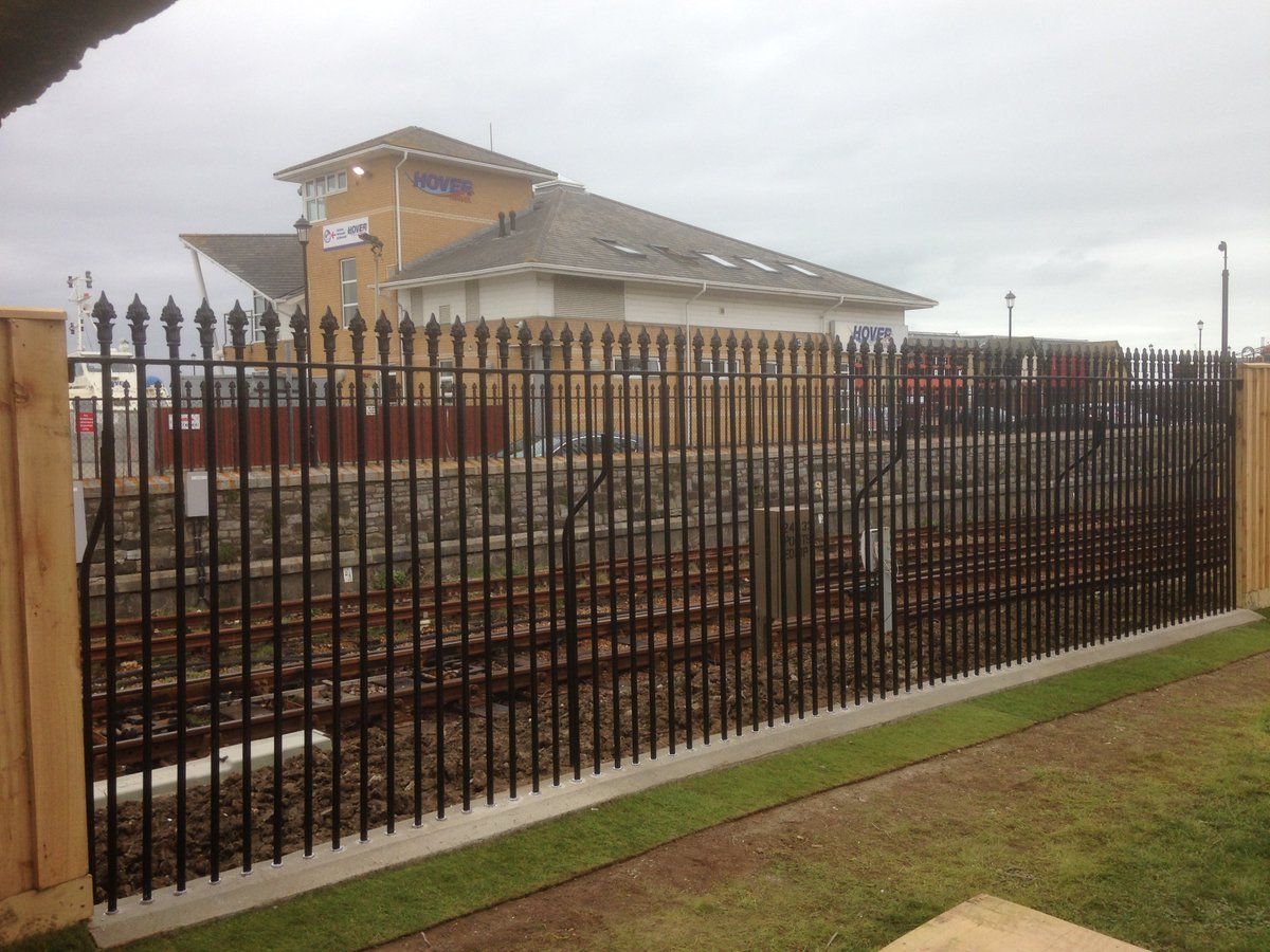 G_Filer's tweet photo. Thumbs up if you've seen this fence before. #tb #iowbusiness #welding #iow https://t.co/CKQdXmPGrw