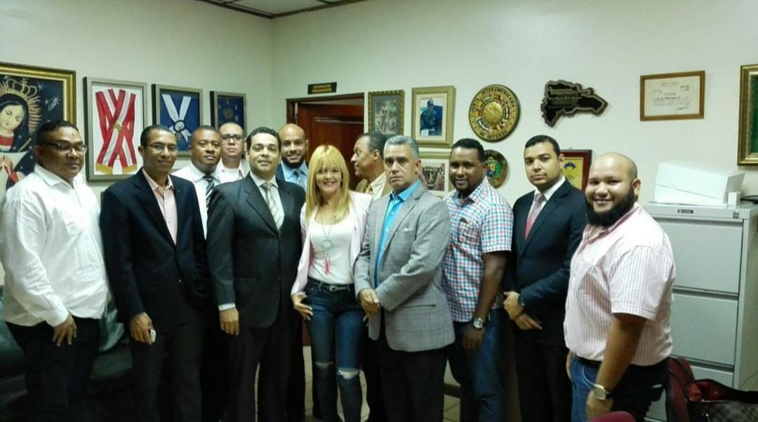 VrepublicaRedes's tweet photo. PVR @sotojimenezv @Carlitocheung @FlorPiantini @verasjjj @tavarezsuarez @irciagk15 @jonathangomez28 @gberiguete @trepie29 https://t.co/Kk7zKU3KXJ