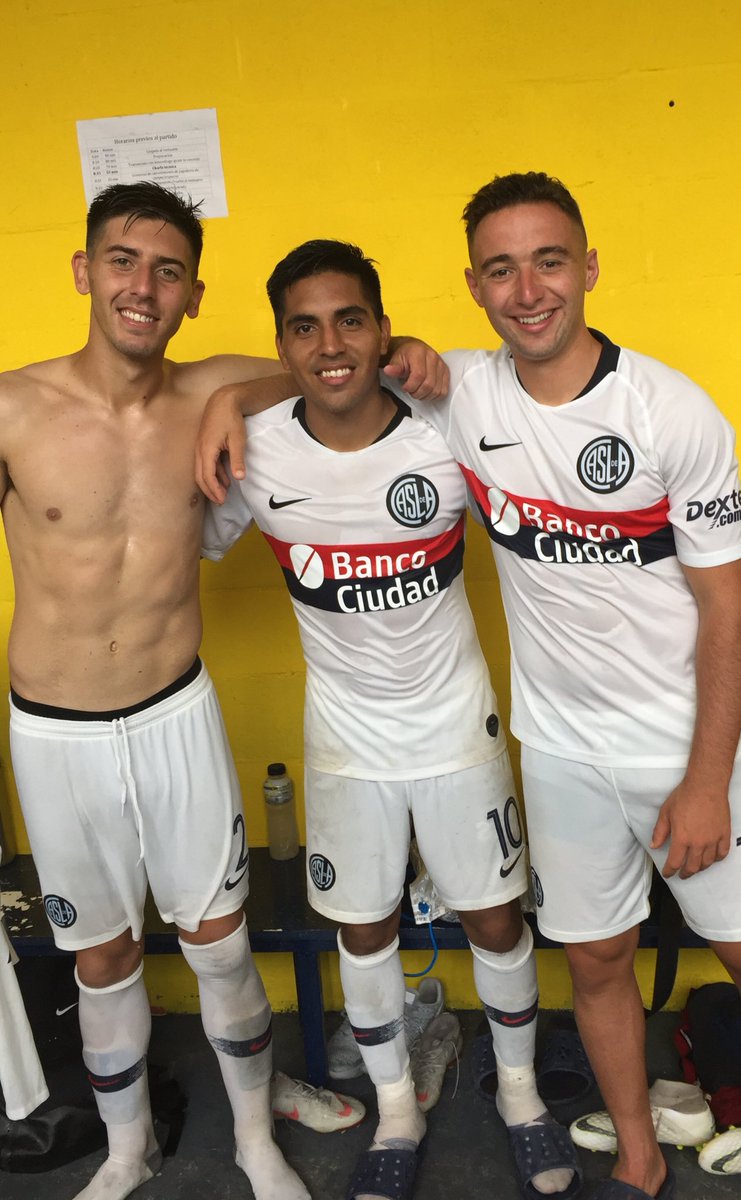 NahuelManzo's tweet photo. Desde Boedo salió el nuevo campeón! Orgulloso de formar parte de este plantel y del título que se ganó de punta a punta! 🔷♦️🔷🏆🥇
#VamosCiclon
#VamosVamosLosPibes
#Reserva2019 https://t.co/7pSjPSemak