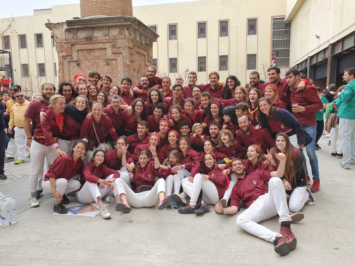 Avui, <a href="/CdBCN/">Castellers de Barcelona</a> celebraven els seus 50 anys en una diada preciosa junt amb totes les seves colles filloles. Nosaltres, hem portat pd4, 4d6, 3d6, 4d6a, 2pd4. 😝 Moltes gràcies a <a href="/borinots/">Castellers de Sants</a> i <a href="/vailetsgelida/">VAILETS DE GELIDA</a> que ens han ajudat a pinyes! 
imatges de @noemygm
#fempinyafemvila #empetxinats