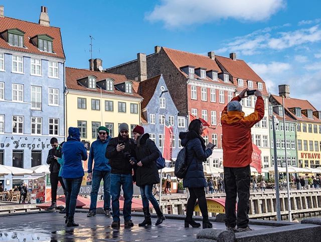 IshayGovender's tweet photo. Sun’s out for a minute. Excitement on the canals in Copenhagen 🚤 🏭😍🏭🚤🏭
#travelgram #bridge #cntraveler #f52grams #croissant #bbctravel #lovelocks #TLpicks #blueskies #guardiantravelsnaps #selfie #tourists #nyhavn #winter #cities #urban #travelno… https://t.co/dt0QaY30Eu https://t.co/DMrGjF8big