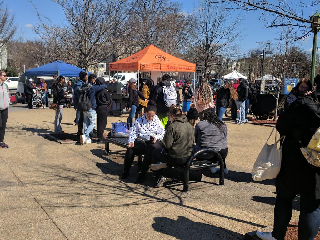 dawnecadams's tweet photo. Lunch at Eastern market #BPatriotProud #BingTakesOnDC #BHSDC @BinghamtonCSD https://t.co/GyvIYsQwtY