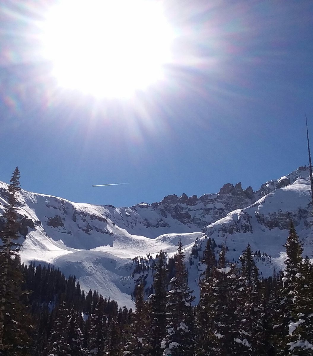 Jevtich1's tweet photo. #StPatricksDay at #altitude #solarSoLaR #discovertelluride !@wind4me @chris_tomer @Matt_Kroschel @YvonneBatal @KristenSkiMom @charnick_wx @JenniferBroome https://t.co/32GrDv9P9x