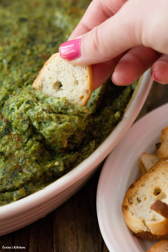 CearasKitchen's tweet photo. Simply irresistible Spinach Dip for #StPatricksDay!! Rich, creamy, warm and cheeesssayy, this Creamy Spinach Dip is going to leave your guests coming back for more. https://t.co/jiSShCUauq https://t.co/7cpvB73iUB