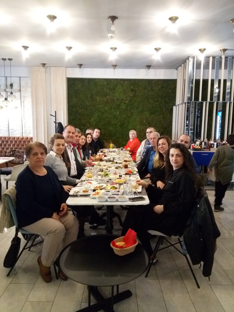 ilhnTunali's tweet photo. Aydın Doğa İlkokulu 1-B sınıfı velilerimiz ile keyif dolu, hoş sohbetli bir pazar kahvaltısında buluştuk. @KvancBarlas @IAycen @Sedaahan8 @AydinDogaKoleji https://t.co/4ZvHWtf6IU