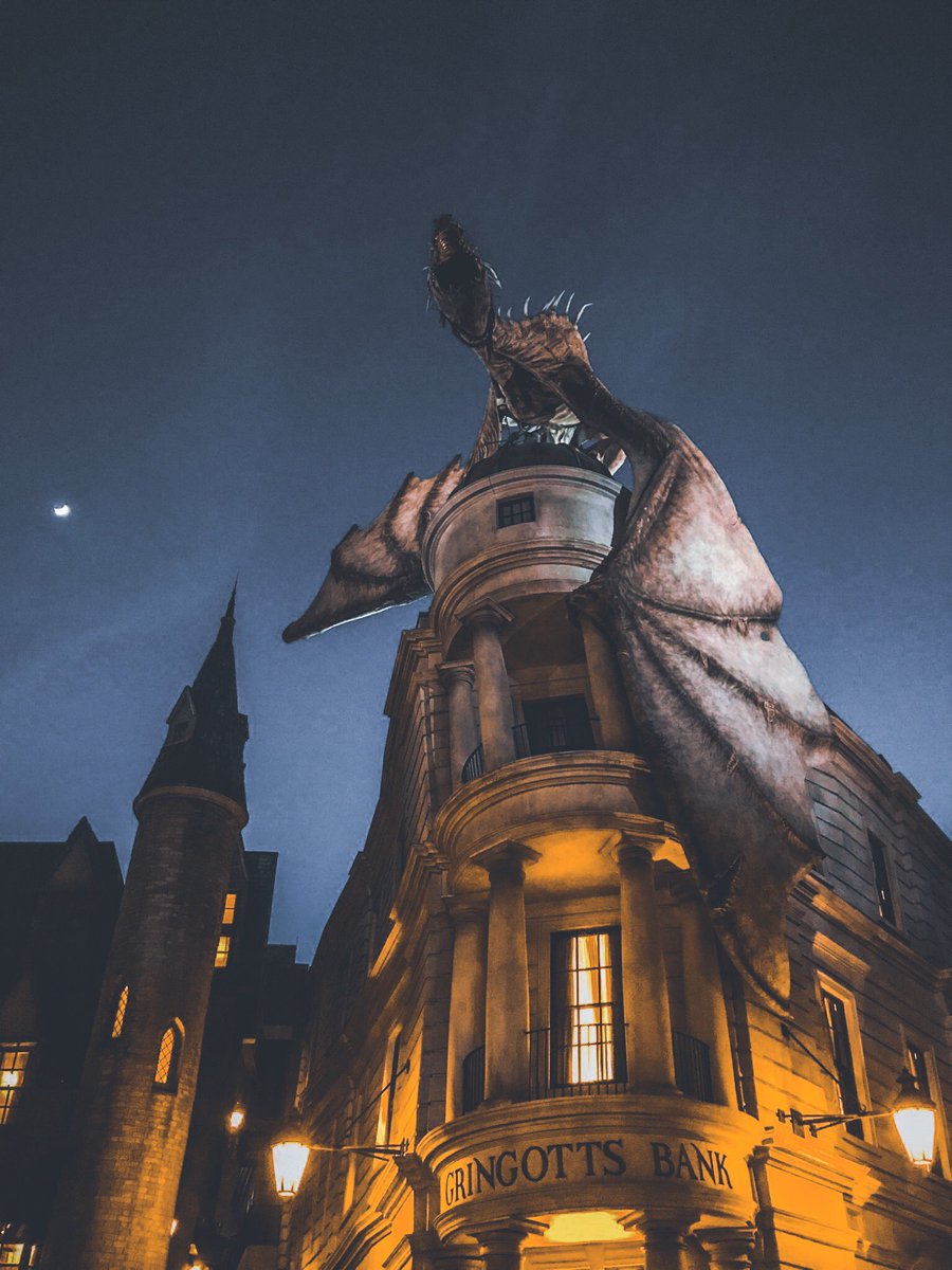 Gringotts's tweet image. Propósito número 1 en la vida: visitar el parque temático de Harry Potter.