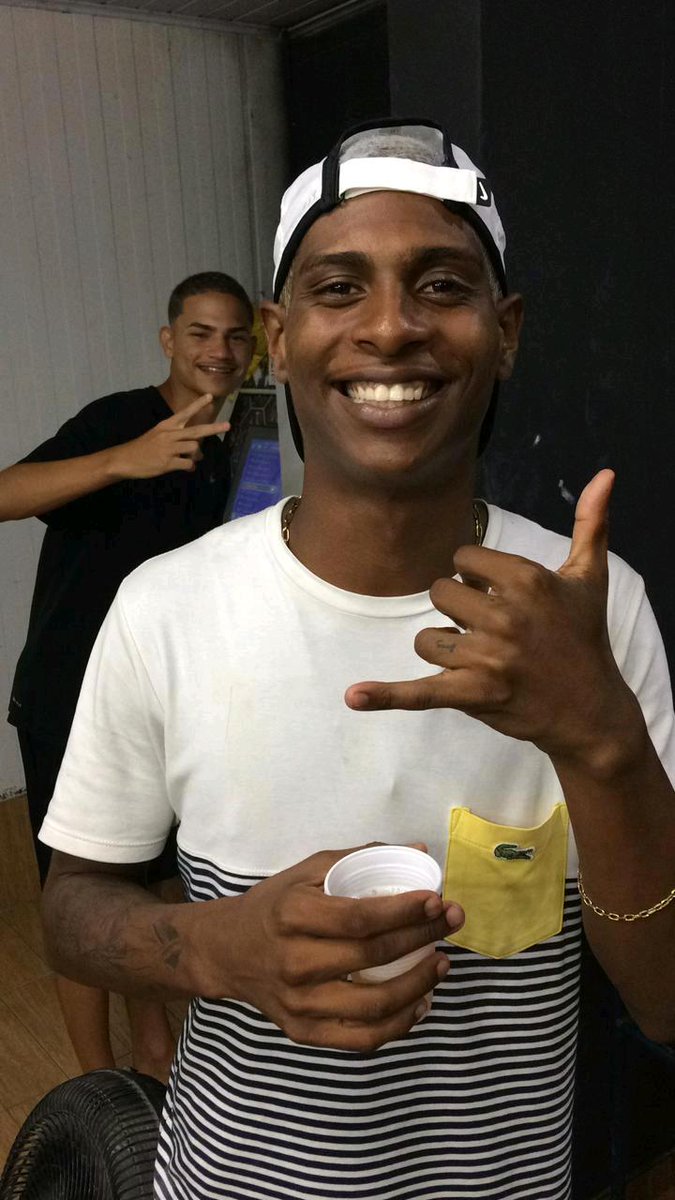 DjTinego's tweet photo. Os cara fala que tenho mo cara de Pitbull, eu não acho kkk https://t.co/iDOV7g7K6y