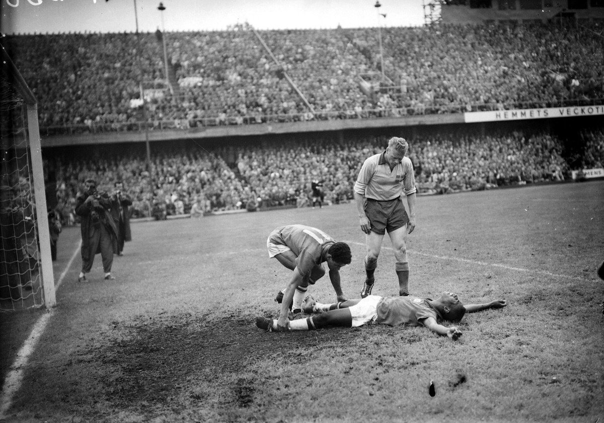 FOTOS HISTORICAS O CHULAS  DE FUTBOL - Página 6 D14BVRWXcAA80An