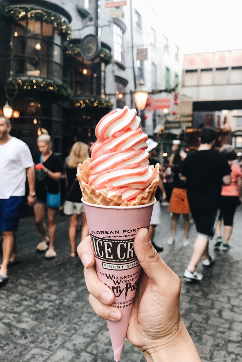 Gringotts's tweet image. Propósito número 1 en la vida: visitar el parque temático de Harry Potter.