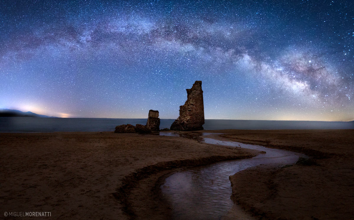 MiguelMorenatti's tweet photo. Bajo un millón de estrellas.
Playa de Mazagón, Huelva.

-Ya asoma por el horizonte el centro galáctico de la Via Láctea. Eran las 5:30 de la mañana cuando se dejaba ver (6400 ISO, 20 seg. de exp.) Hasta Octubre se podrá fotografiar. 

©MiguelMorenatti https://t.co/1vhIZYOBqp