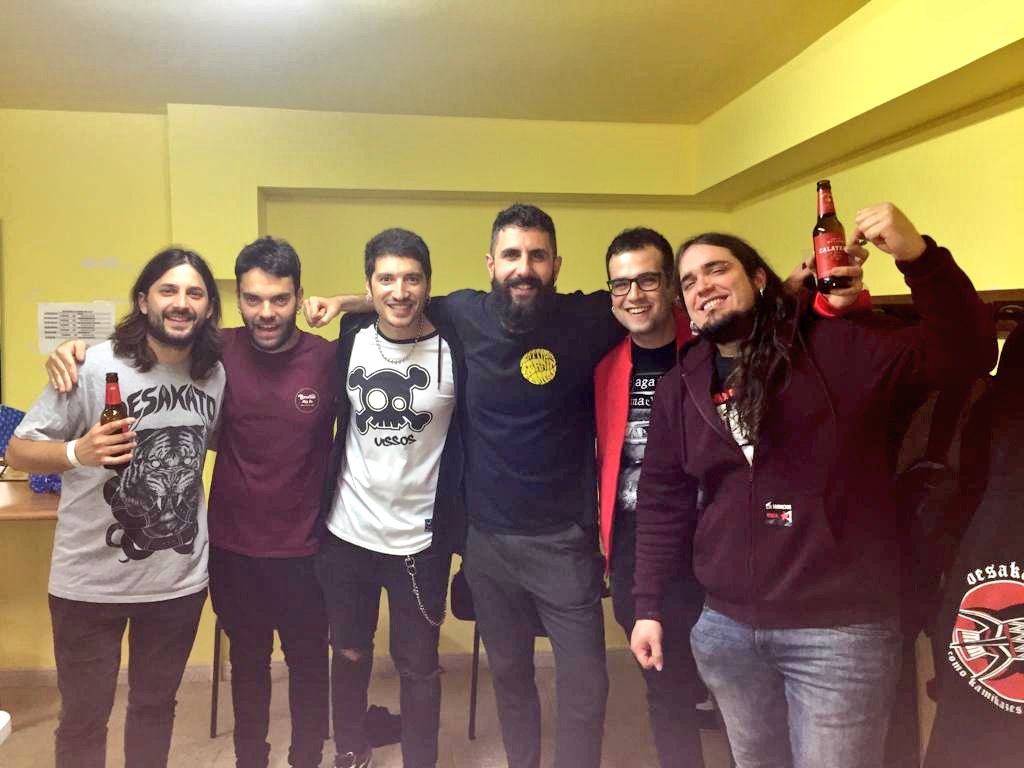 Ayer pasamos por el festival OlmoRock para ver el potente directo de Desakato. Lo pasamos en grande. Hasta la próxima!!!