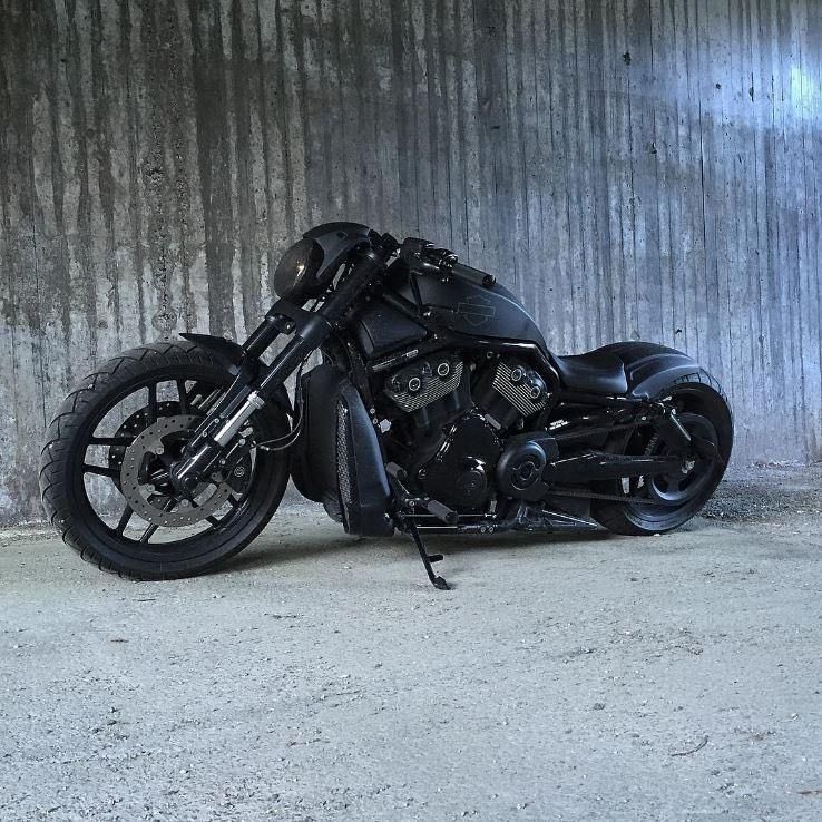 AxlCreedRose's tweet photo. “Gotta love my other V rods.”😍 https://t.co/FfrOEXHUNf