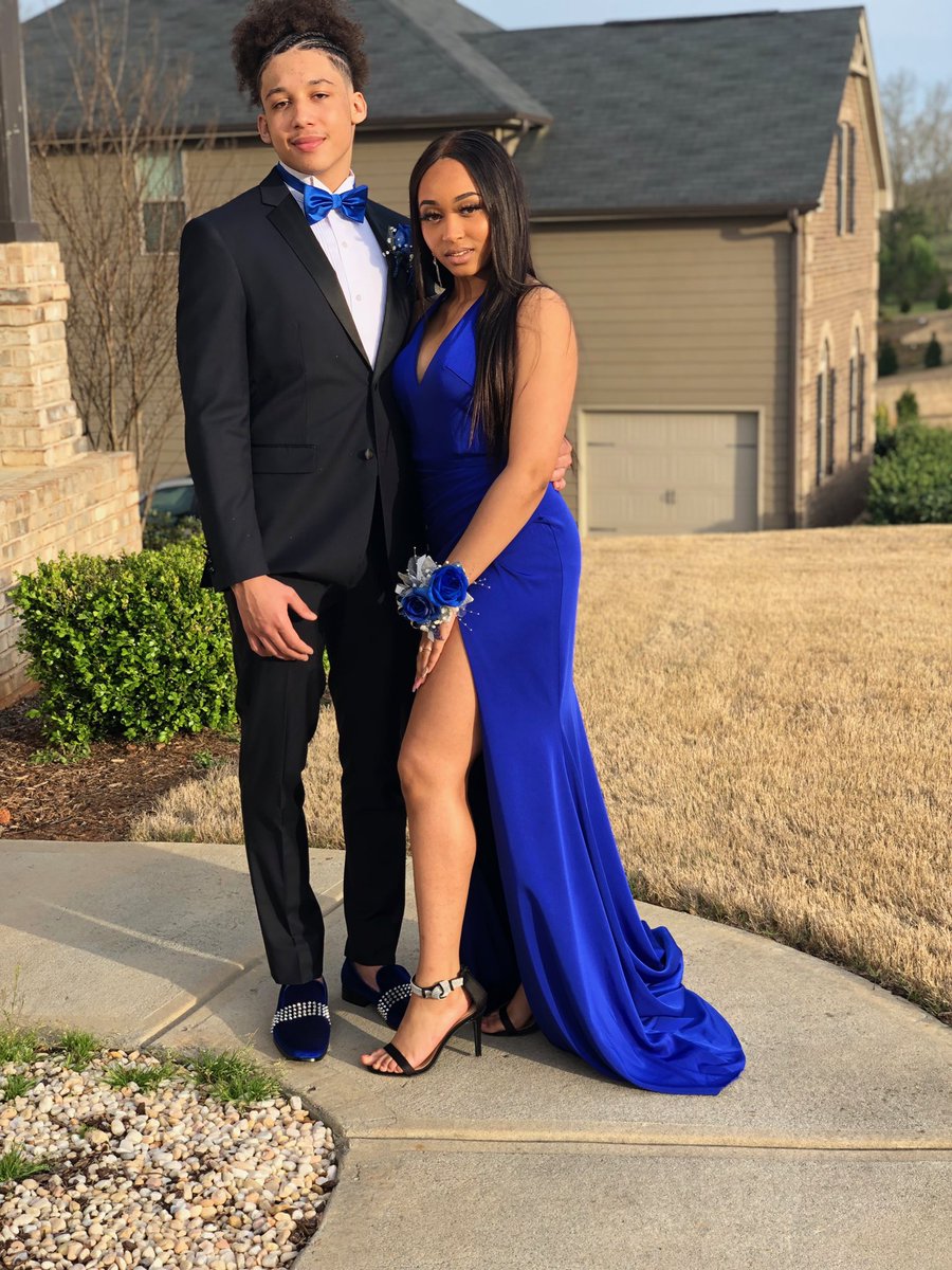 IanJ22_'s tweet photo. 👀 #prom2k19 https://t.co/5SpR1HUTEn