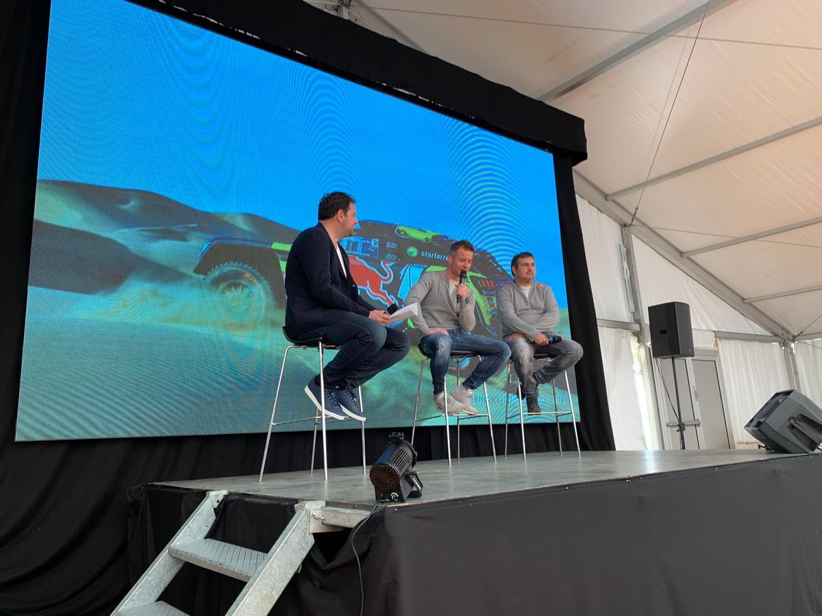 SebastienLoeb's tweet photo. Belle journée avec toutes les équipes @StarterreAuto chez #Ellip6 : conférence et anecdotes sur notre @dakar avec @DanosElena, baptêmes en #Hyundai i20 R5, et bien d’autres animations 😉 

Merci @fraymedia pour ce moment 🙌🏻 https://t.co/pllzZSu1oL