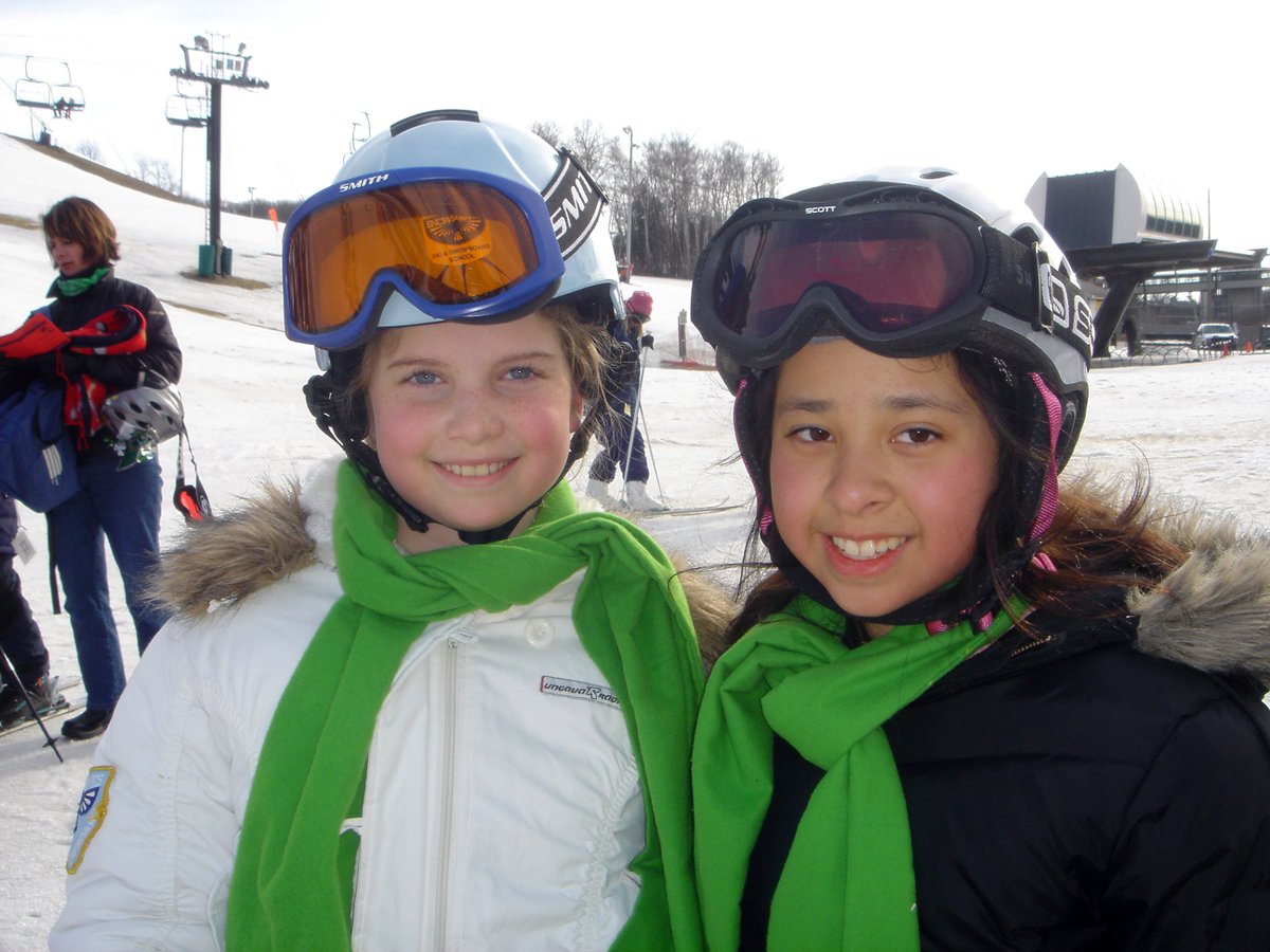 HowardIronWorks's tweet photo. Happy St. Patrick's Day - memories from #Springbreak Mar 17, 2006 - Sarah with cousin Kelsey at Glen Eden on #StPatsDay.
#stpatricksday #MarchBreak #SpringRituals #GlenEden #downhill #crosscountry https://t.co/bmFgDkL66q