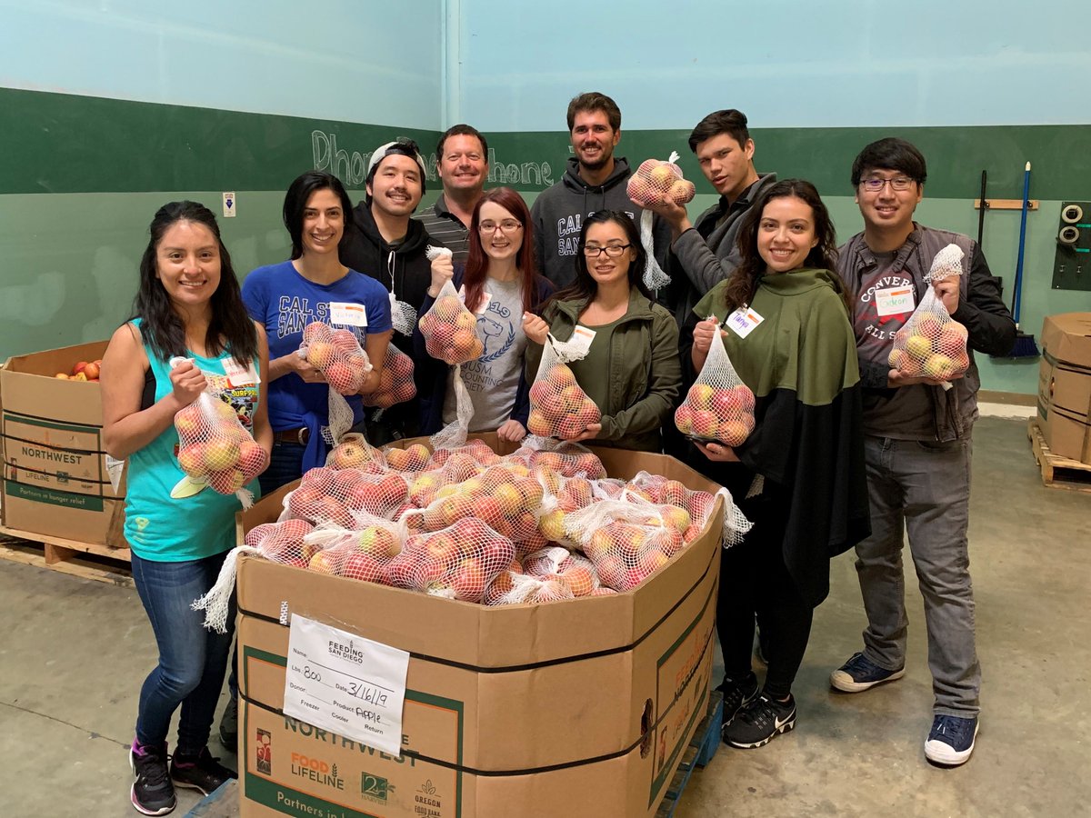 Thank you to all our Accounting Society volunteers yesterday!! Together, we helped <a href="/FeedingSanDiego/">Feeding San Diego</a> kick off #NutritionMonth by packing and sorting over 4,000 apples!! #volunteersd #csusmcoba #cougarsgiveback
🍎🍏🍎🍏🍎🍏 🍎🍏🍎🍏🍎🍏