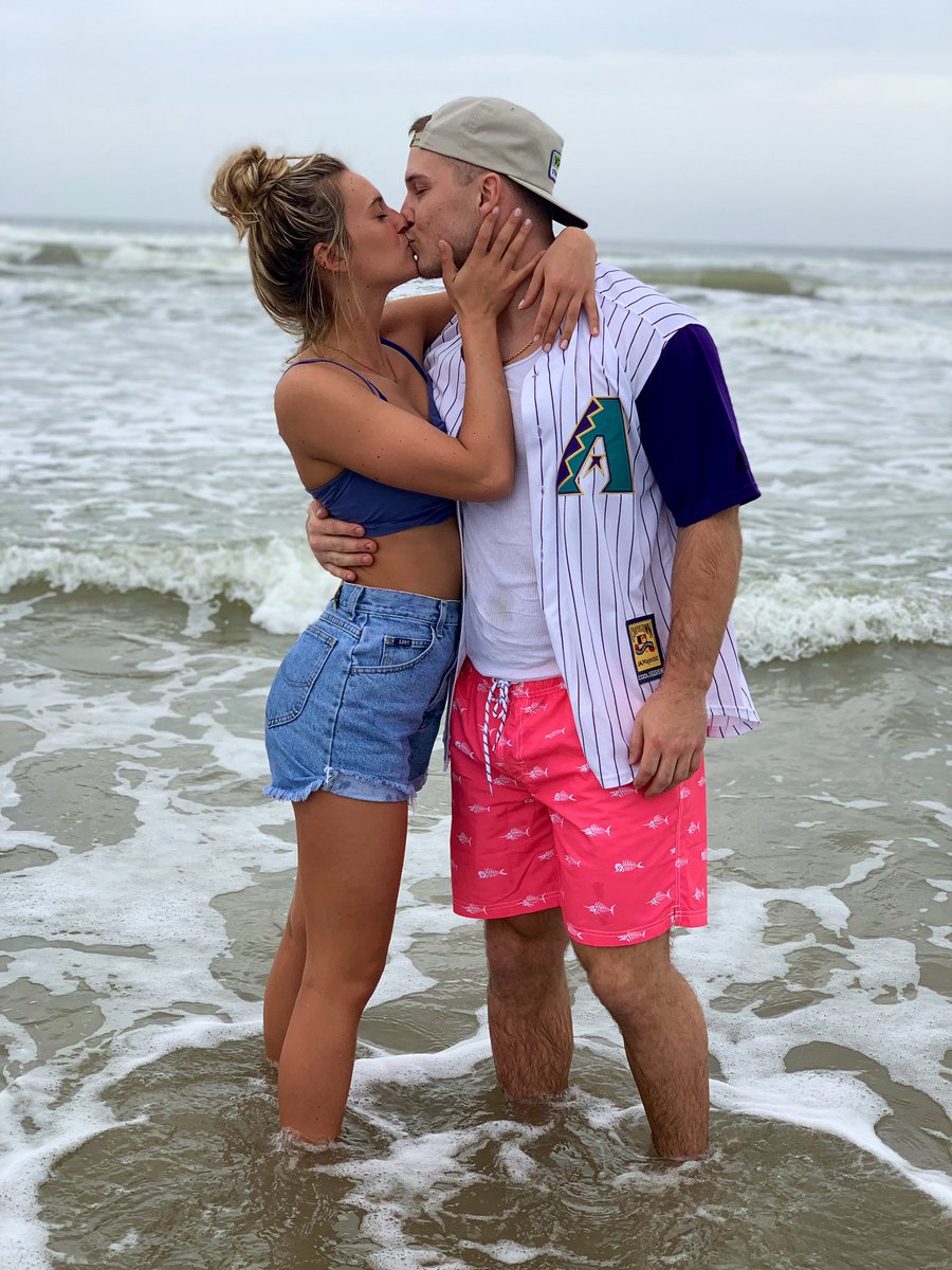 BrookeHand5's tweet photo. thankful for you and spring break☀️ @nolly_4 https://t.co/pxTCMYl5yY